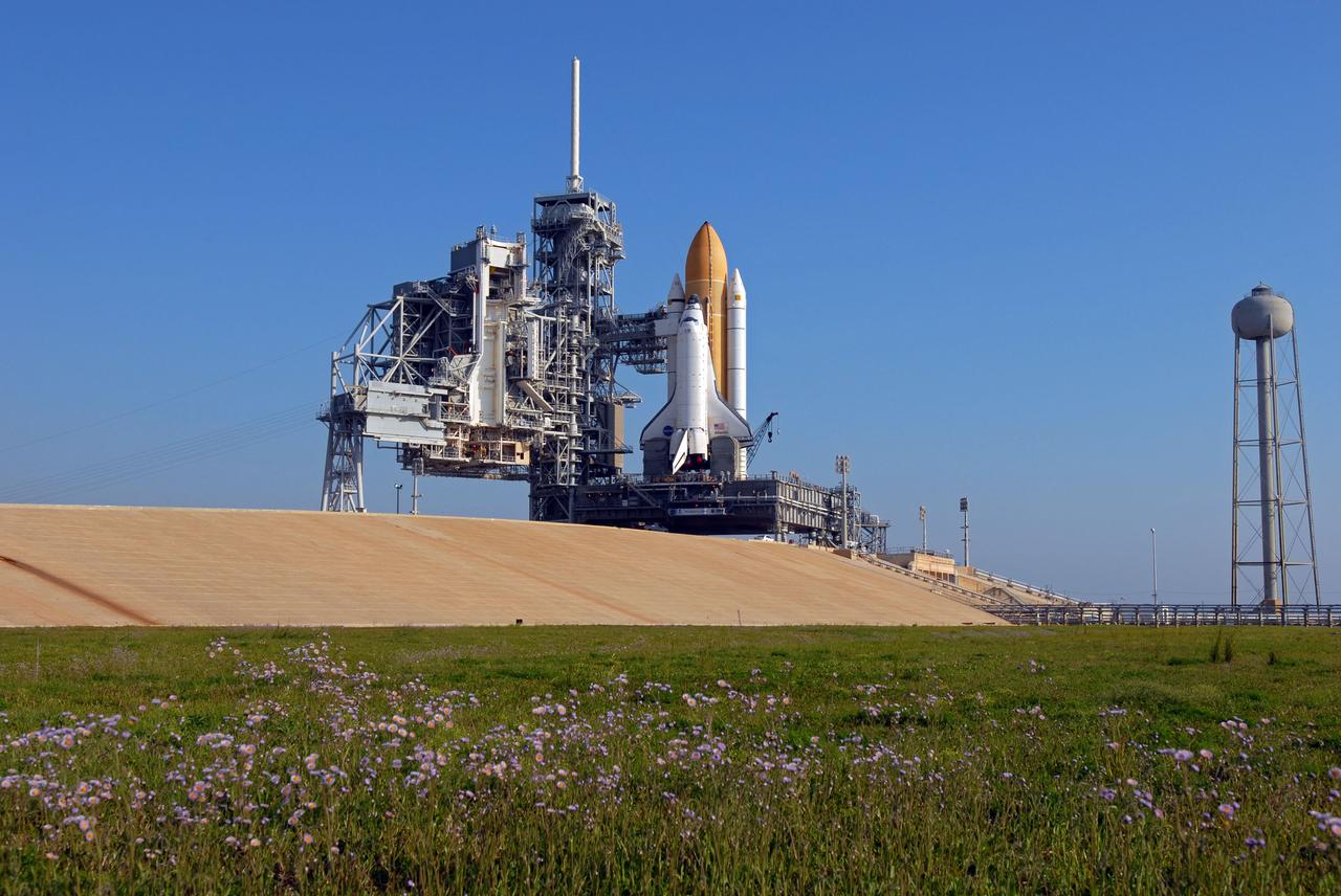 STS-132 DISCOVERY ON PAD 39A BEFORE RSS ROTATION