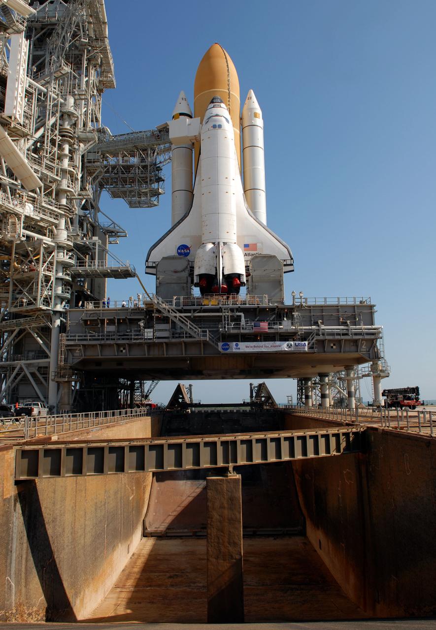 STS-132 DISCOVERY ON PAD 39A BEFORE RSS ROTATION