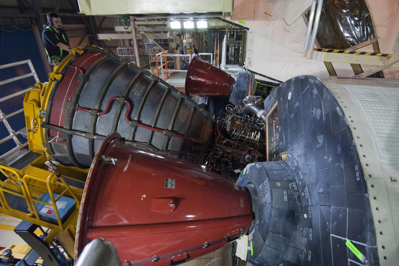 STS-133 DISCOBVERY ENGINE-3 REMOVAL IN OPF-3 AND XFERRED TO ENGINE SHOP