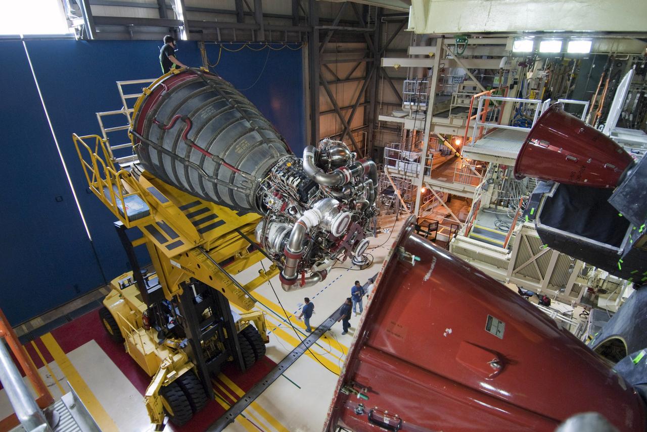 STS-133 DISCOBVERY ENGINE-3 REMOVAL IN OPF-3 AND XFERRED TO ENGINE SHOP