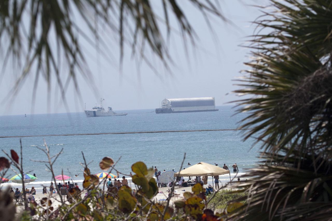 STS-133 ET-137 ARRIVAL THRU PORT CANAVERAL TO LC39 TURN BASIN