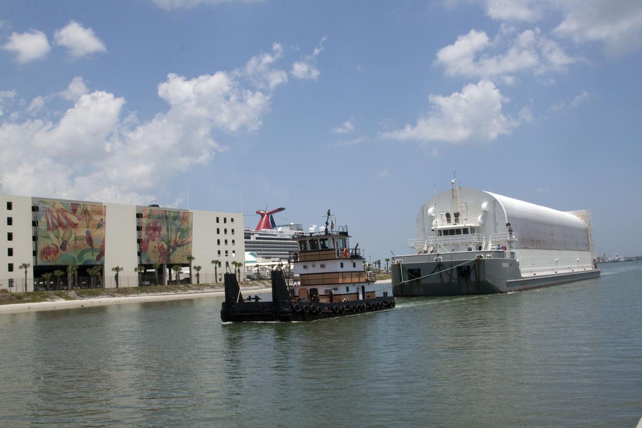 STS-133 ET-137 ARRIVAL THRU PORT CANAVERAL TO LC39 TURN BASIN