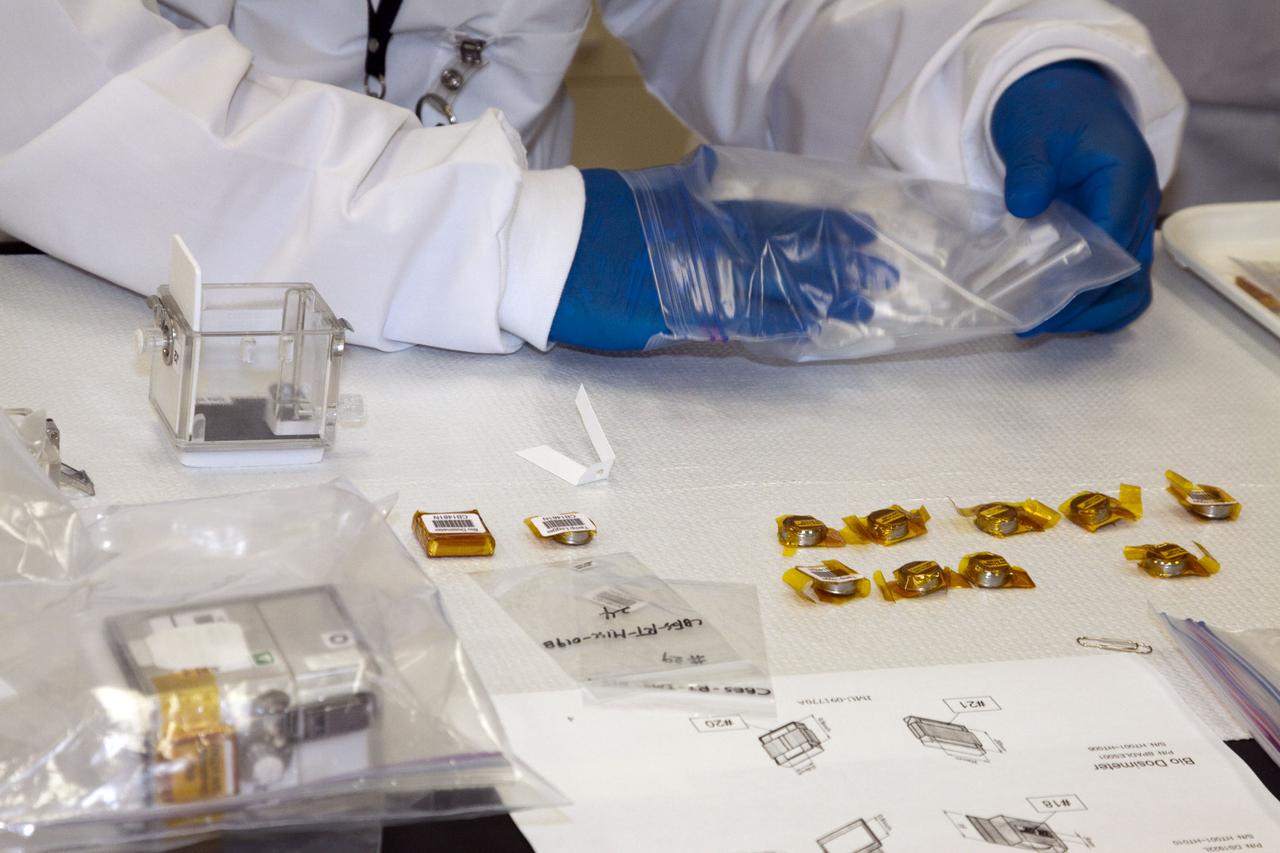 STS-132 JAXA FISH SCALES & HYDROTROP EXPERIMENTS