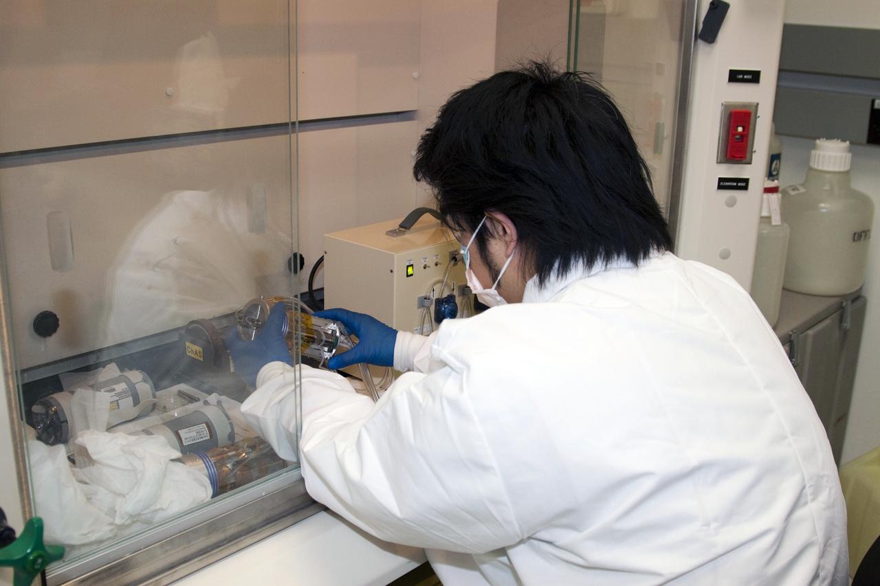 STS-132 JAXA FISH SCALES & HYDROTROP EXPERIMENTS