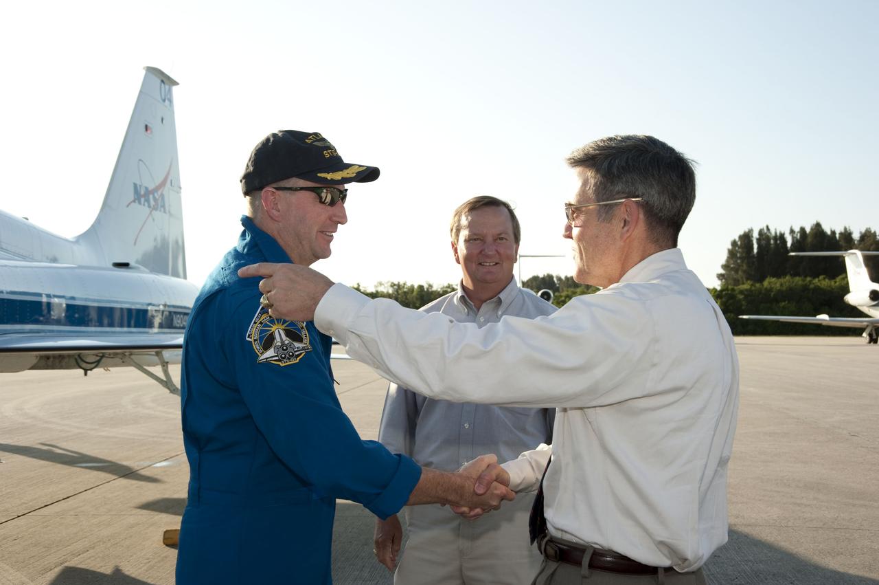 STS-132 LAUNCH L-4 CREW ARRIVAL