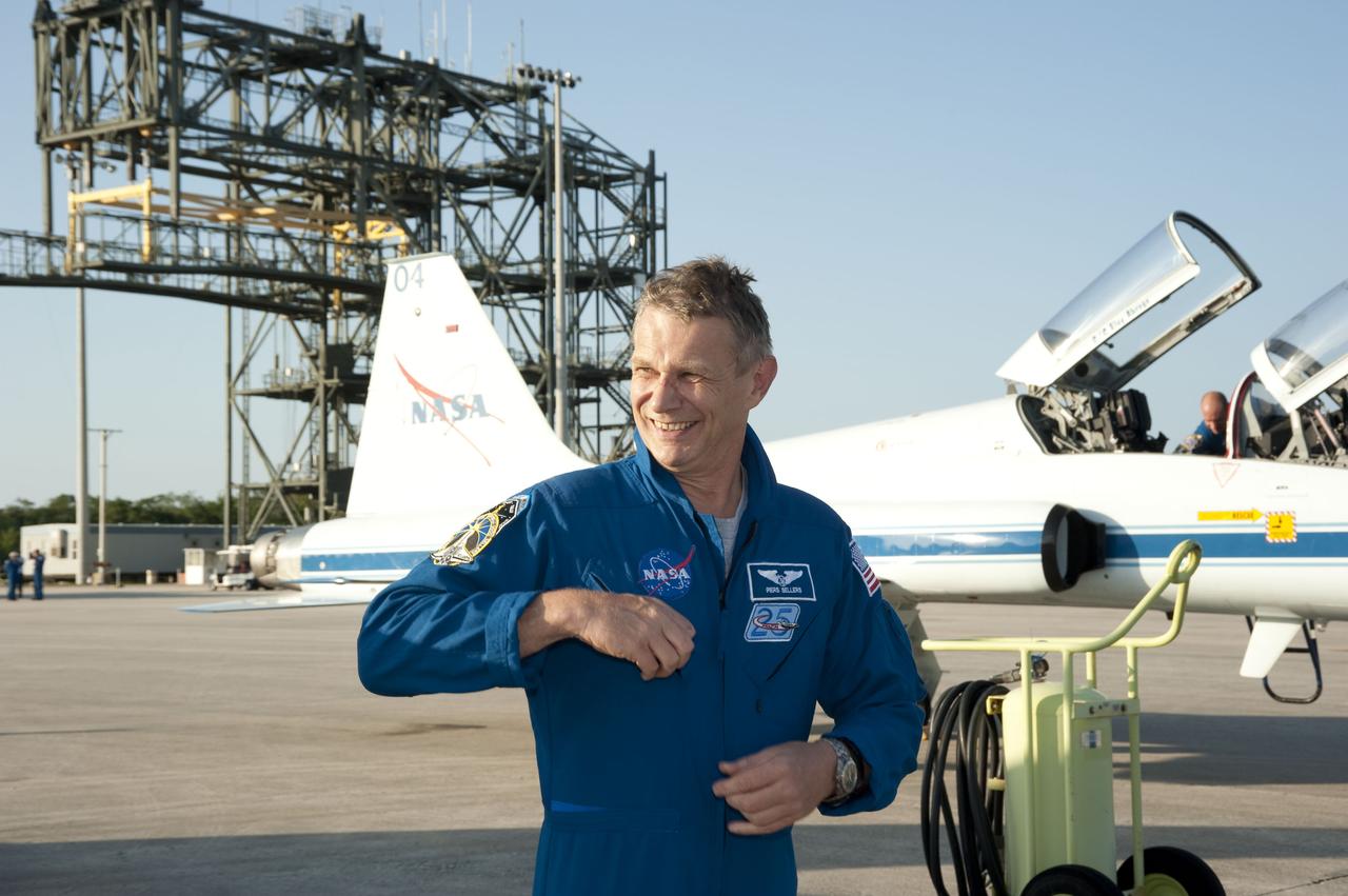 STS-132 LAUNCH L-4 CREW ARRIVAL