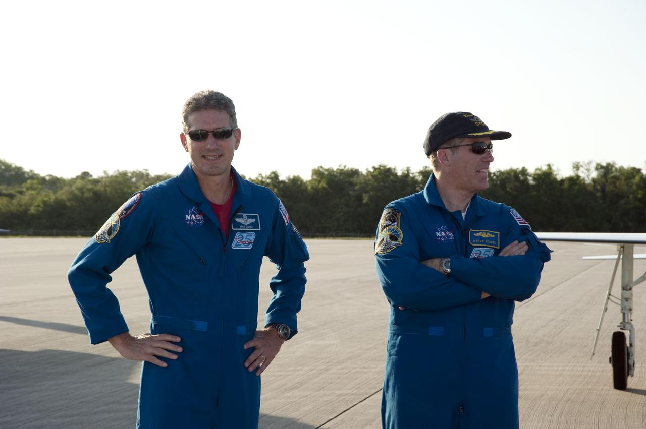 STS-132 LAUNCH L-4 CREW ARRIVAL