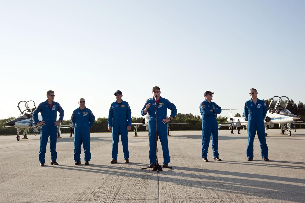 STS-132 LAUNCH L-4 CREW ARRIVAL