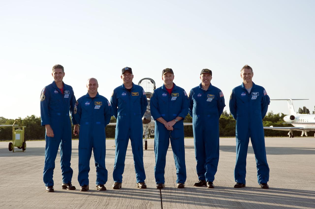 STS-132 LAUNCH L-4 CREW ARRIVAL