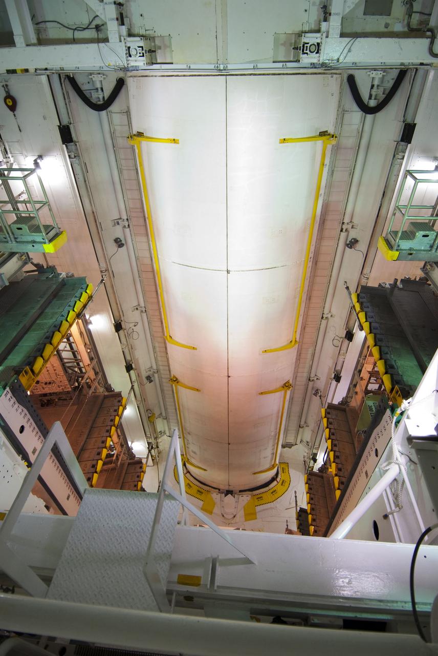 STS-132 LAUNCH L-3 FINAL PAYLOAD BAY DOOR CLOSURE FOR FLIGHT