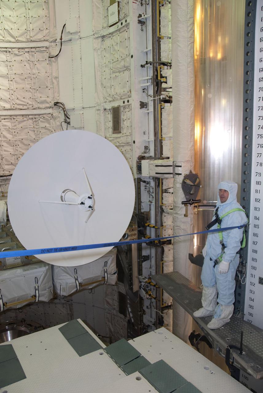 STS-132 LAUNCH L-3 CREW - PAYLOAD WALKDOWN
