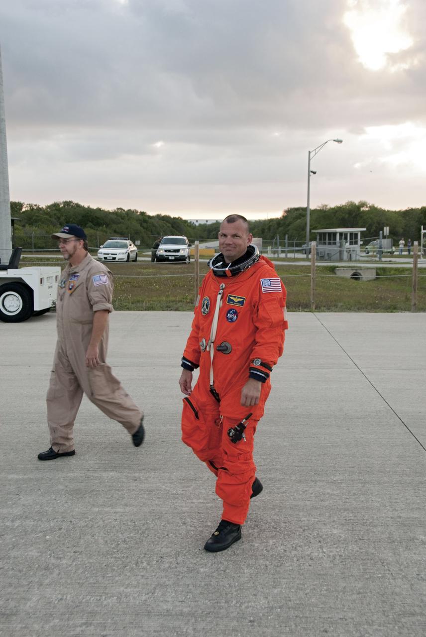 STS-132 LAUNCH L-2 SUITED STA'S WITH COMMANDER & PILOT