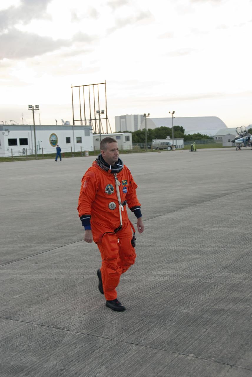 STS-132 LAUNCH L-2 SUITED STA'S WITH COMMANDER & PILOT