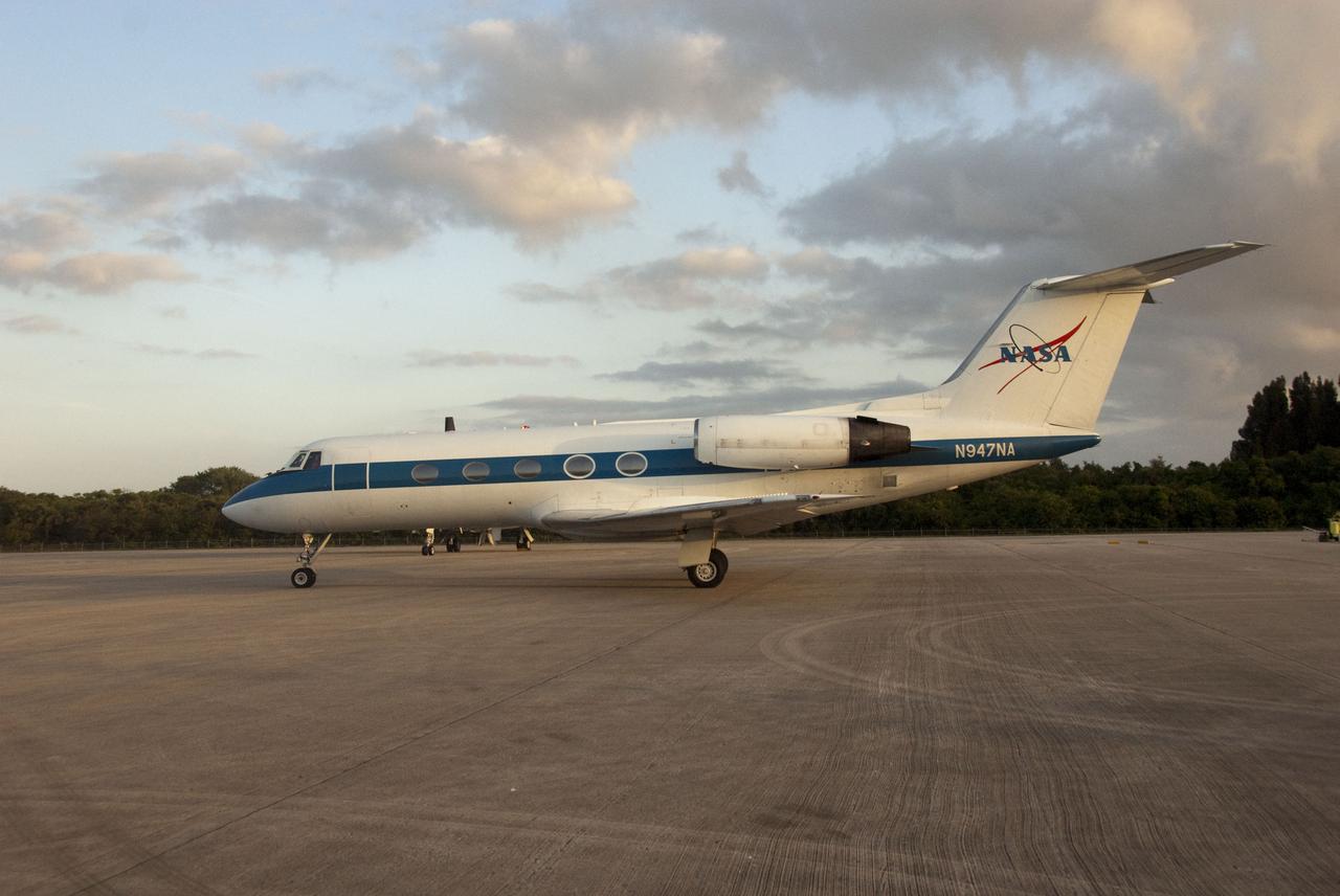 STS-132 LAUNCH L-2 SUITED STA'S WITH COMMANDER & PILOT