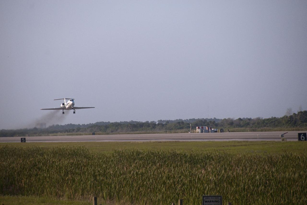 STS-132 LAUNCH L-2 SUITED STA'S WITH COMMANDER & PILOT