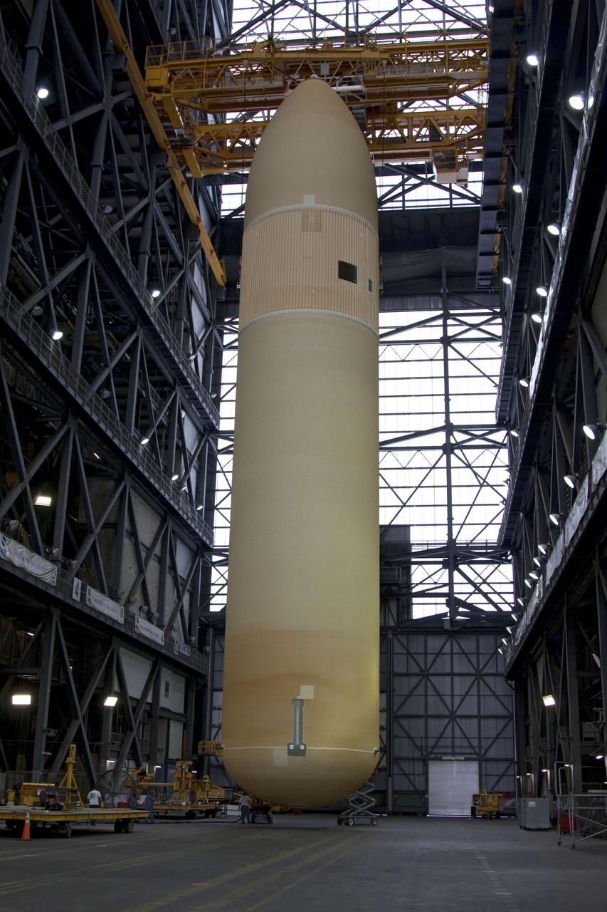 STS-133 ET-137 LIFT FROM TRANSFER AISLE AND MOVE TO TEST CELL