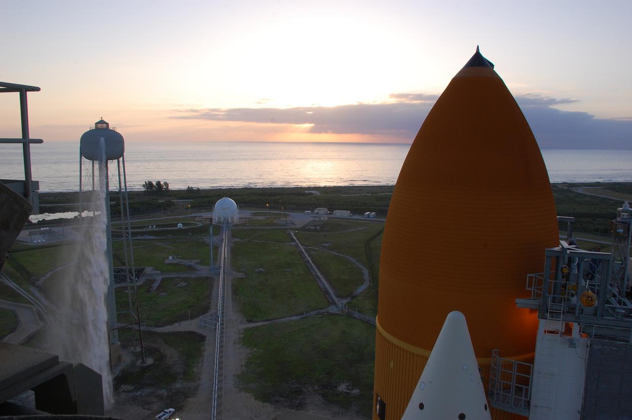 STS-132 LAUNCH L-1 PAD ACTIVITIES