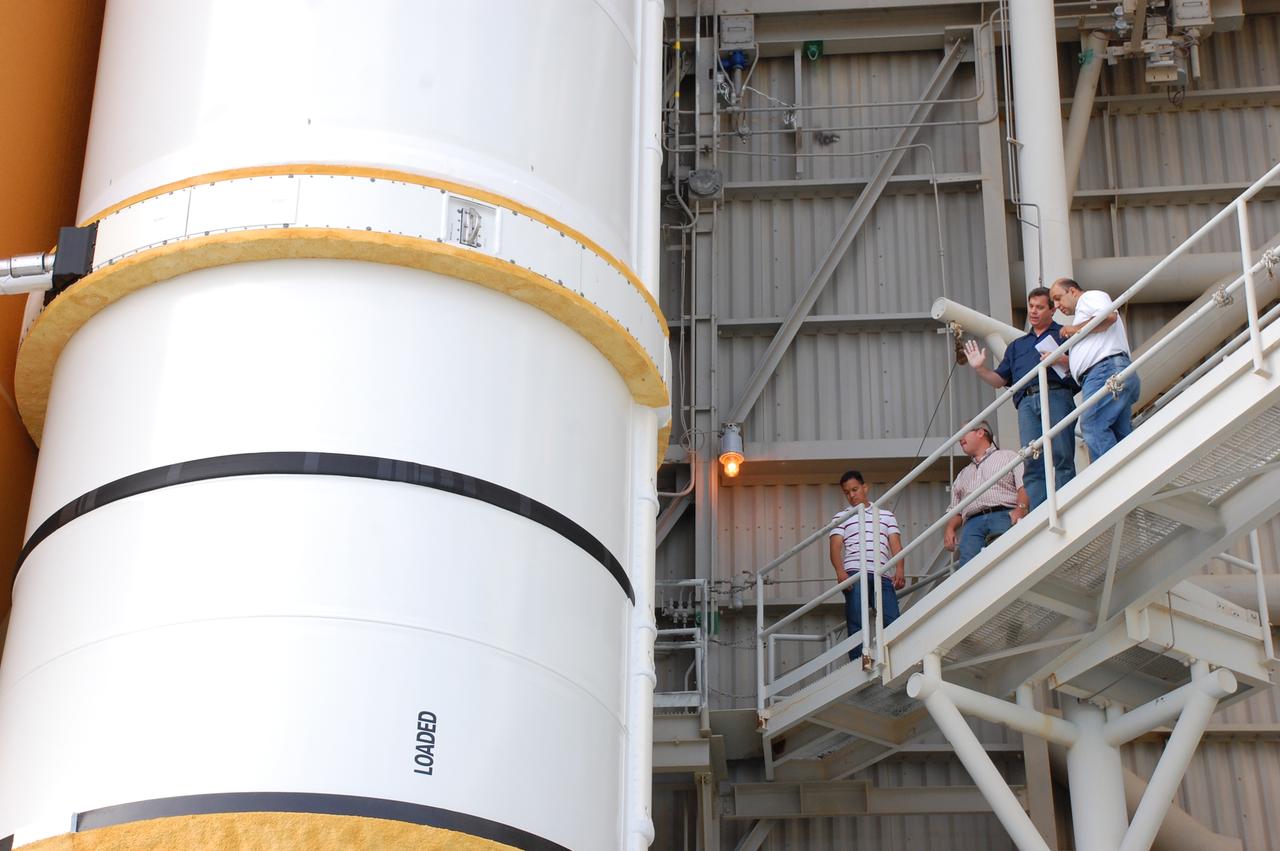 STS-132 LAUNCH L-1 PAD ACTIVITIES