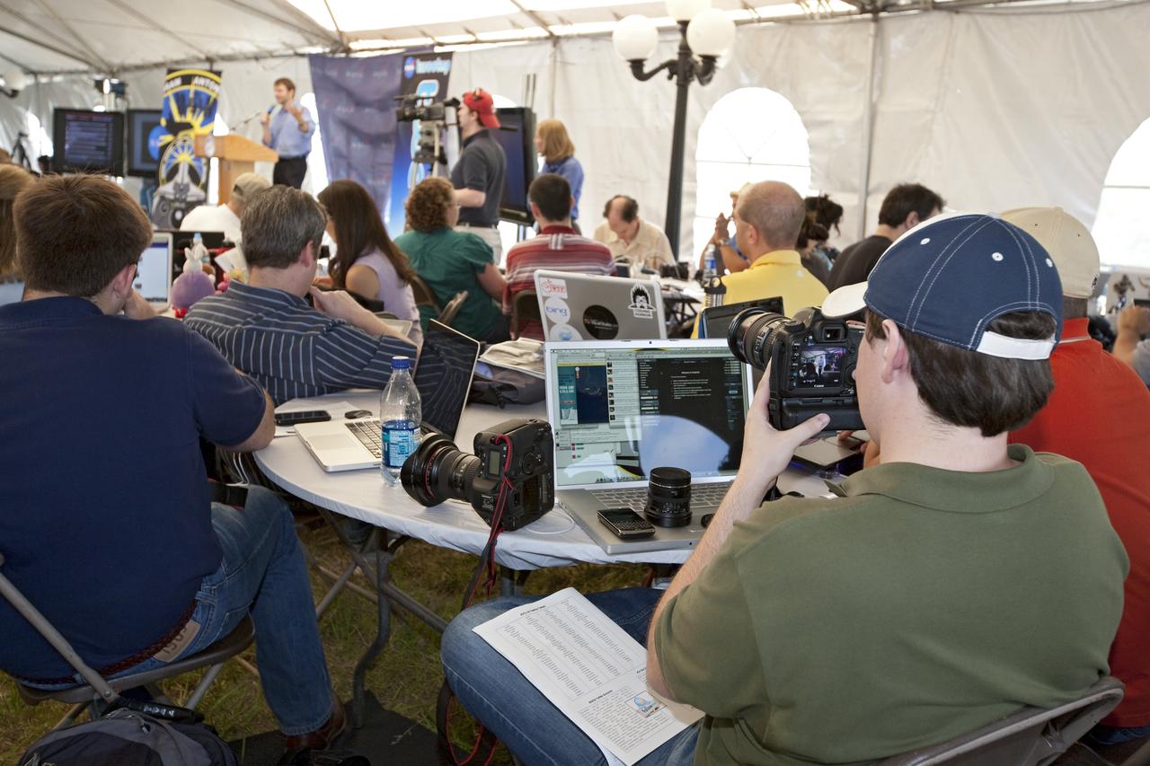 STS-132 LAUNCH L-1 MEDIA TWEETUP OPENING CEREMONY