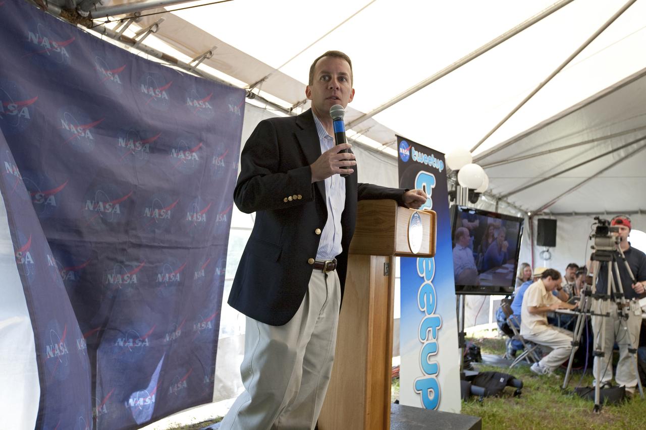 STS-132 LAUNCH L-1 MEDIA TWEETUP OPENING CEREMONY