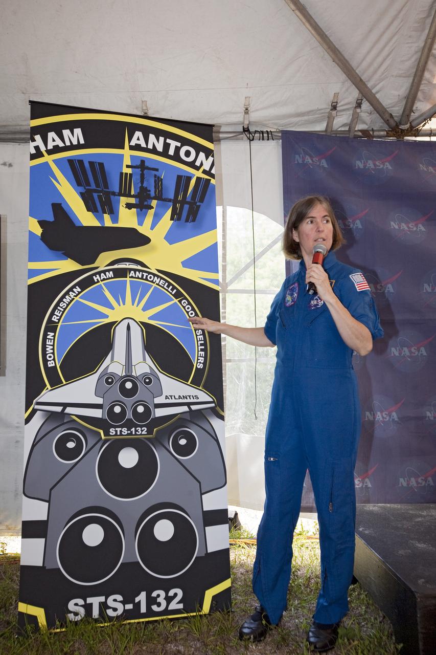 STS-132 LAUNCH L-1 MEDIA TWEETUP OPENING CEREMONY