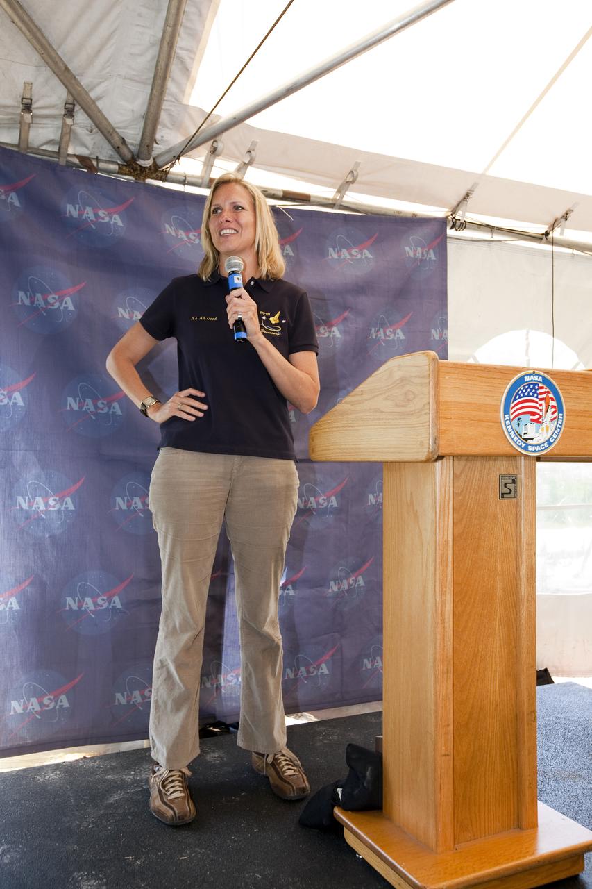 STS-132 LAUNCH L-1 MEDIA TWEETUP OPENING CEREMONY
