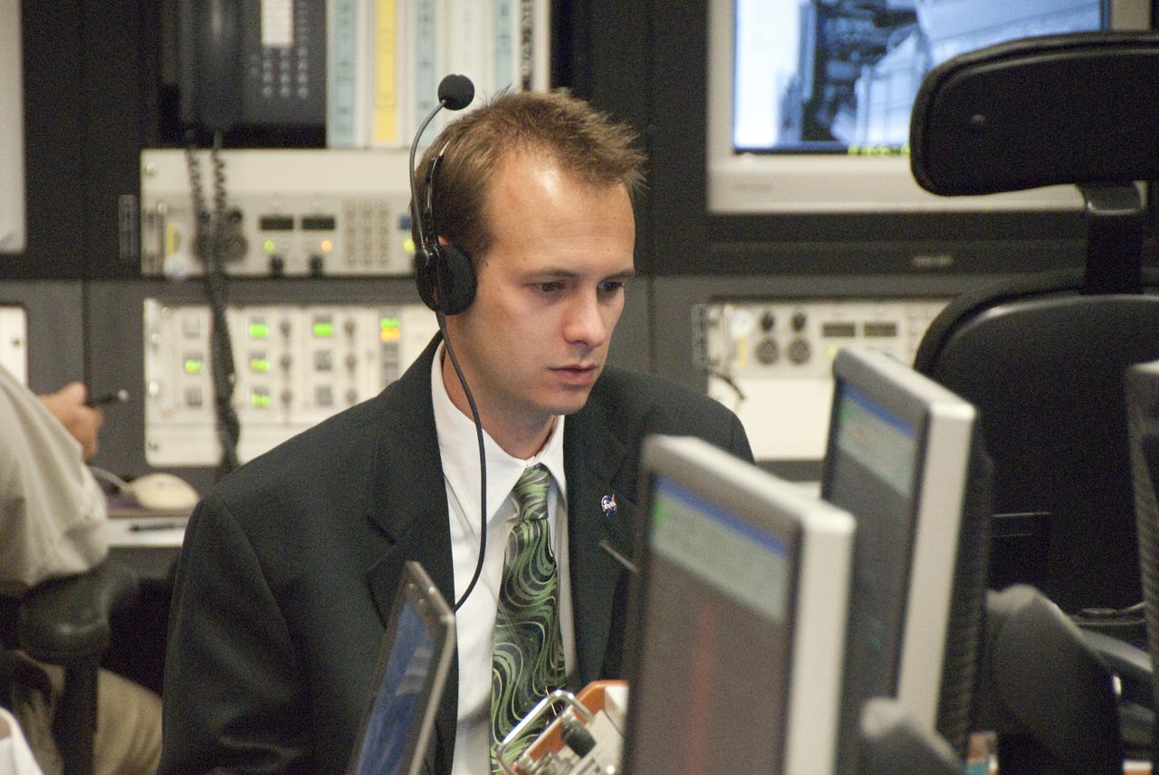 STS-132 LAUNCH L-0 FIRING ROOM 2 & 4 TANKING PRELAUNCH ACTIVITIES