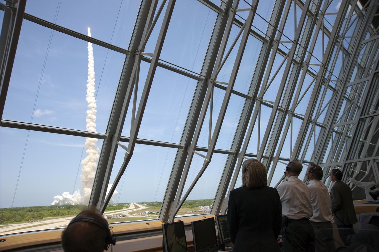CAPE CANAVERAL, Fla. -- The launch of space shuttle Atlantis on its STS-132 mission to the International Space Station is seen through the windows of Firing Room 4 of the Launch Control Center at NASA's Kennedy Space Center in Florida. Launch was on time at 2:20 p.m. EDT.   STS-132 is the 132nd shuttle flight, the 32nd for Atlantis and the 34th shuttle mission dedicated to station assembly and maintenance. For more information on the STS-132 mission objectives, payload and crew, visit www.nasa.gov_mission_pages_shuttle_shuttlemissions_sts132_index.html. Photo credit: NASA_Kim Shiflett