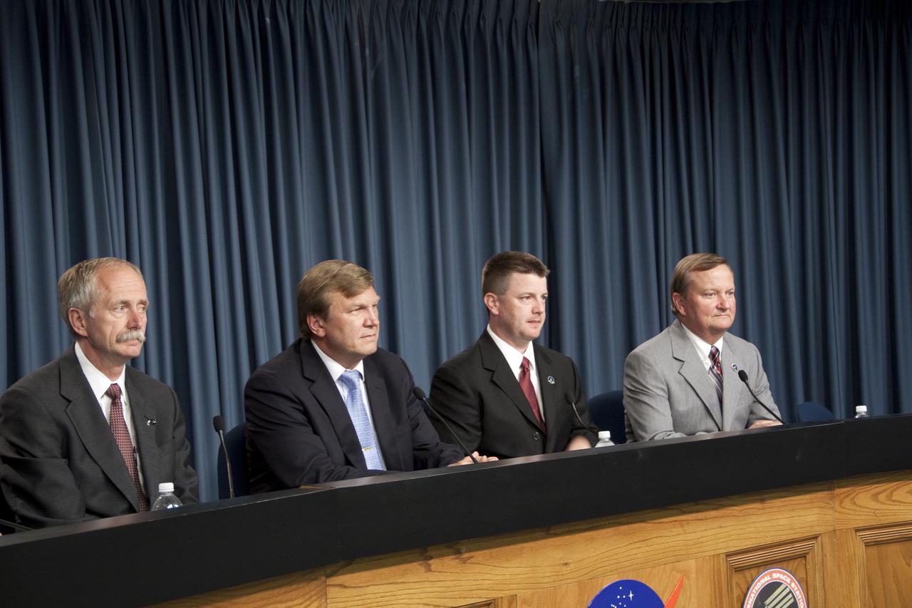 STS-132 POST LAUNCH PRESS CONFERENCE