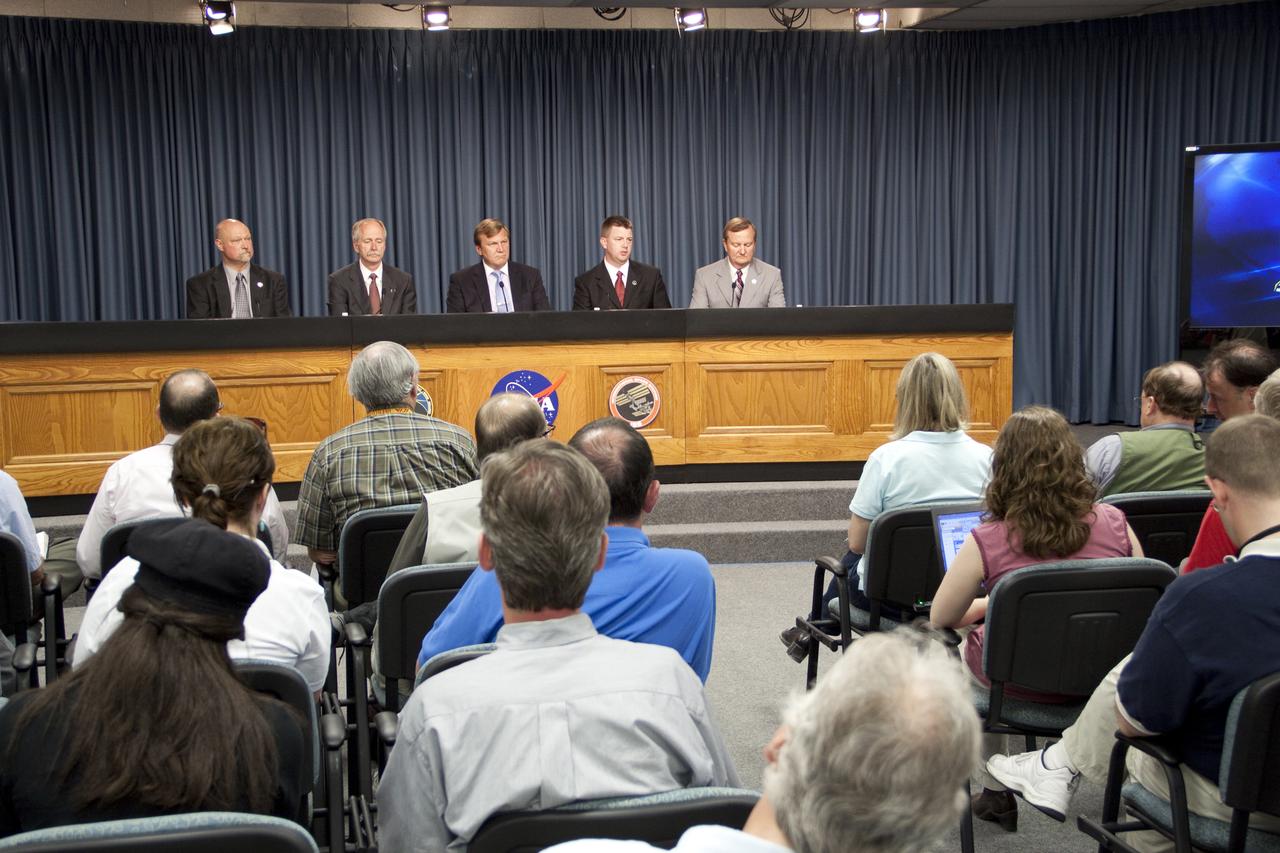 STS-132 POST LAUNCH PRESS CONFERENCE