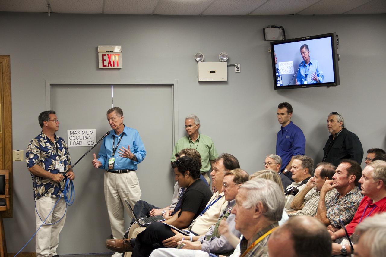 STS-132 POST LAUNCH PRESS CONFERENCE