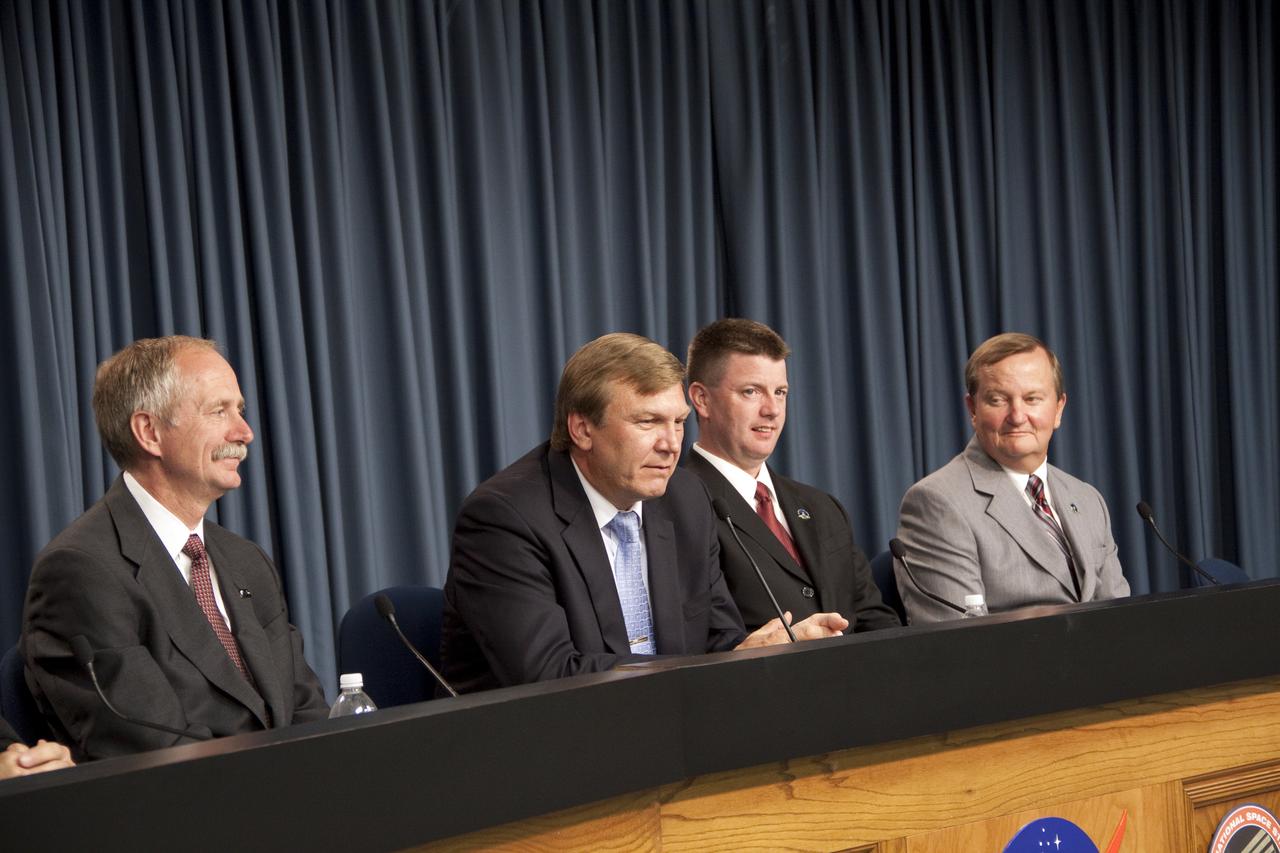STS-132 POST LAUNCH PRESS CONFERENCE