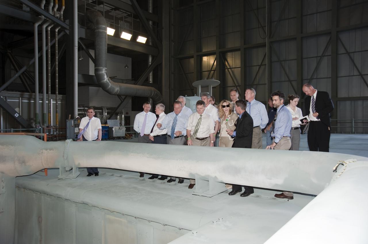 STS-132 LAUNCH L-0 RUSSIAN DELEGATION TOUR