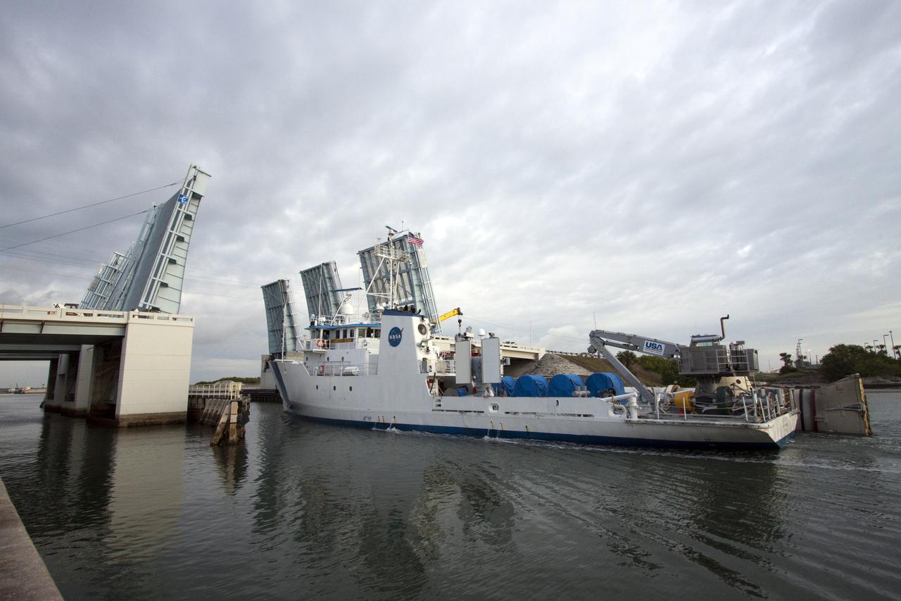 STS-132 SRB RETRIEVAL SHIPS RETURN TO HANGAR AF