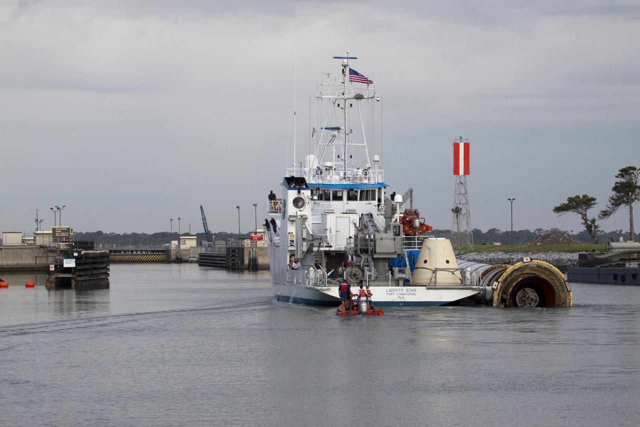 STS-132 SRB RETRIEVAL SHIPS RETURN TO HANGAR AF