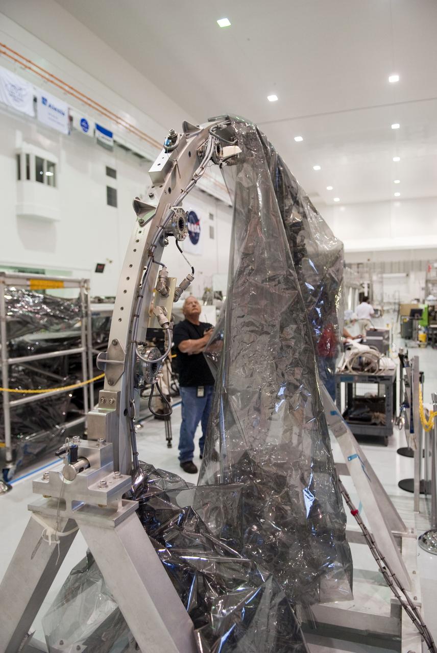 STS-133 COMMON BERTHING MECHANISIM (CMB) SIMULATOR HOIST & TEMPORARY INSTALL TO PERMANENT MULTIPURPOSE MODULE (PMM)