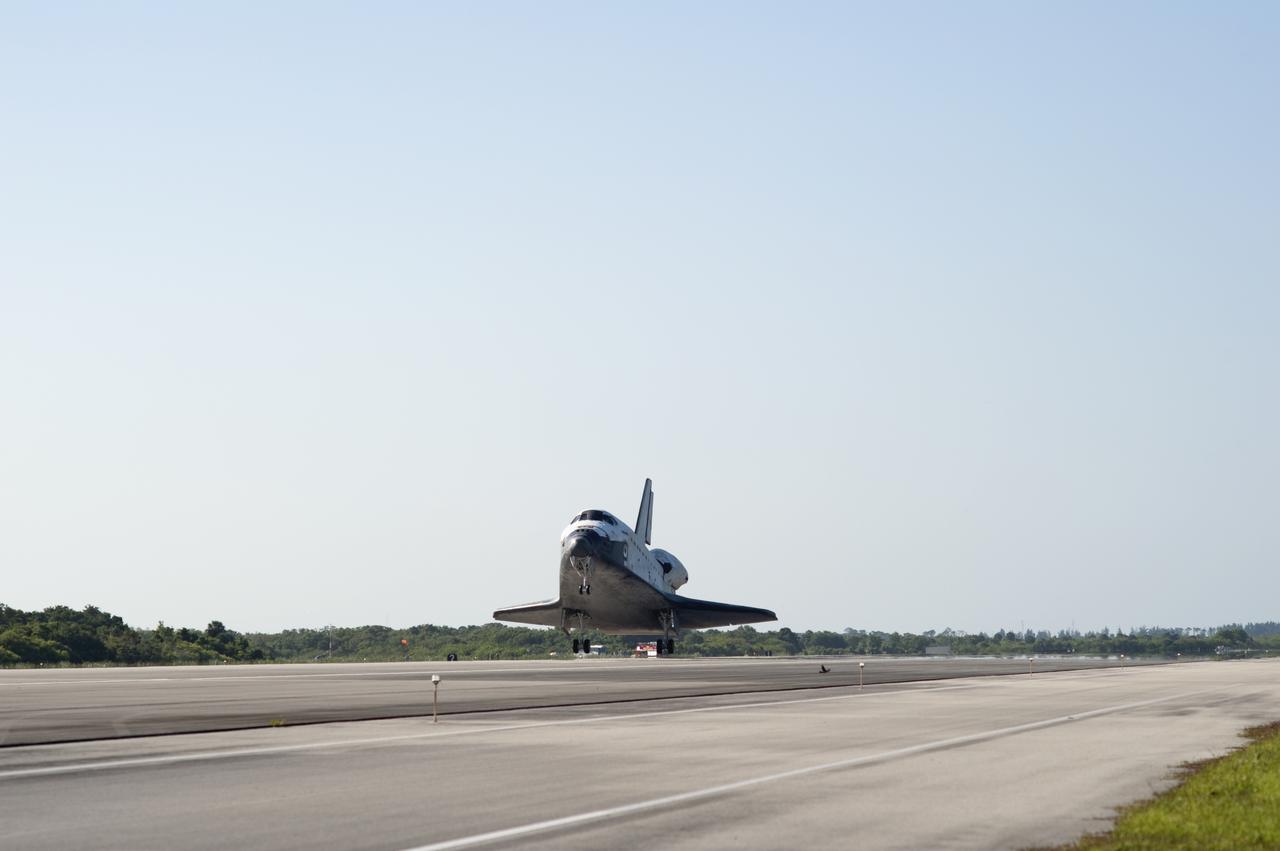 CAPE CANAVERAL, Fla. - Space shuttle Atlantis touches down on one of the world's longest runways, the Shuttle Landing Facility at NASA's Kennedy Space Center in Florida. The shuttle approached from the southeast in a crystal-clear blue sky, giving the Space Coast quite a show. Landing was on Runway 33 at 8:48 a.m. EDT, completing the 12-day STS-132 mission to the International Space Station. The six-member STS-132 crew carried the Russian-built Mini Research Module-1 to the space station. STS-132 is the 34th shuttle mission to the station, the 132nd shuttle mission overall and the last planned flight for Atlantis. For information on the STS-132 mission and crew, visit www.nasa.gov_mission_pages_shuttle_shuttlemissions_sts132_index.html. Photo credit: NASA_Tony Gray and Tom Farrar