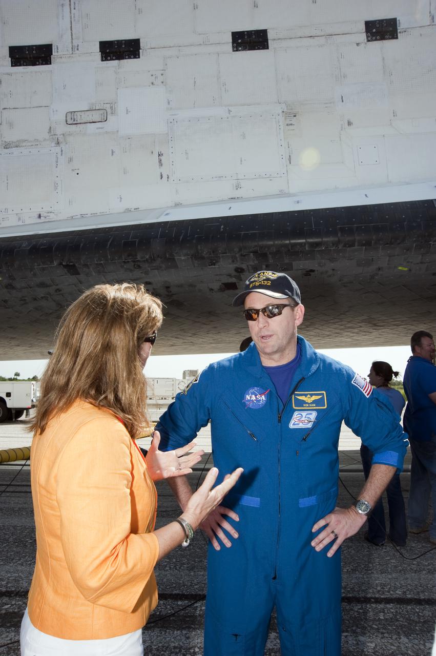 CAPE CANAVERAL, Fla. - At the Shuttle Landing Facility at NASA's Kennedy Space Center in Florida, NASA Deputy Administrator Lori Garver and STS-132 Commander Ken Ham talk following space shuttle Atlantis' landing. The six-member STS-132 crew carried the Russian-built Mini Research Module-1 to the space station. STS-132 is the 34th shuttle mission to the station, the 132nd shuttle mission overall and the last planned flight for Atlantis. For information on the STS-132 mission and crew, visit www.nasa.gov_mission_pages_shuttle_shuttlemissions_sts132_index.html. Photo credit: NASA_Kim Shiflett