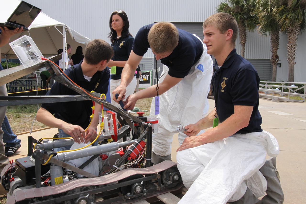LUNABOTICS MINING COMPETITION