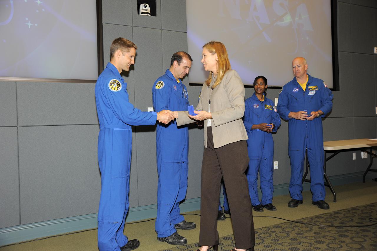 STS-131 Crew Returns Back to KSC