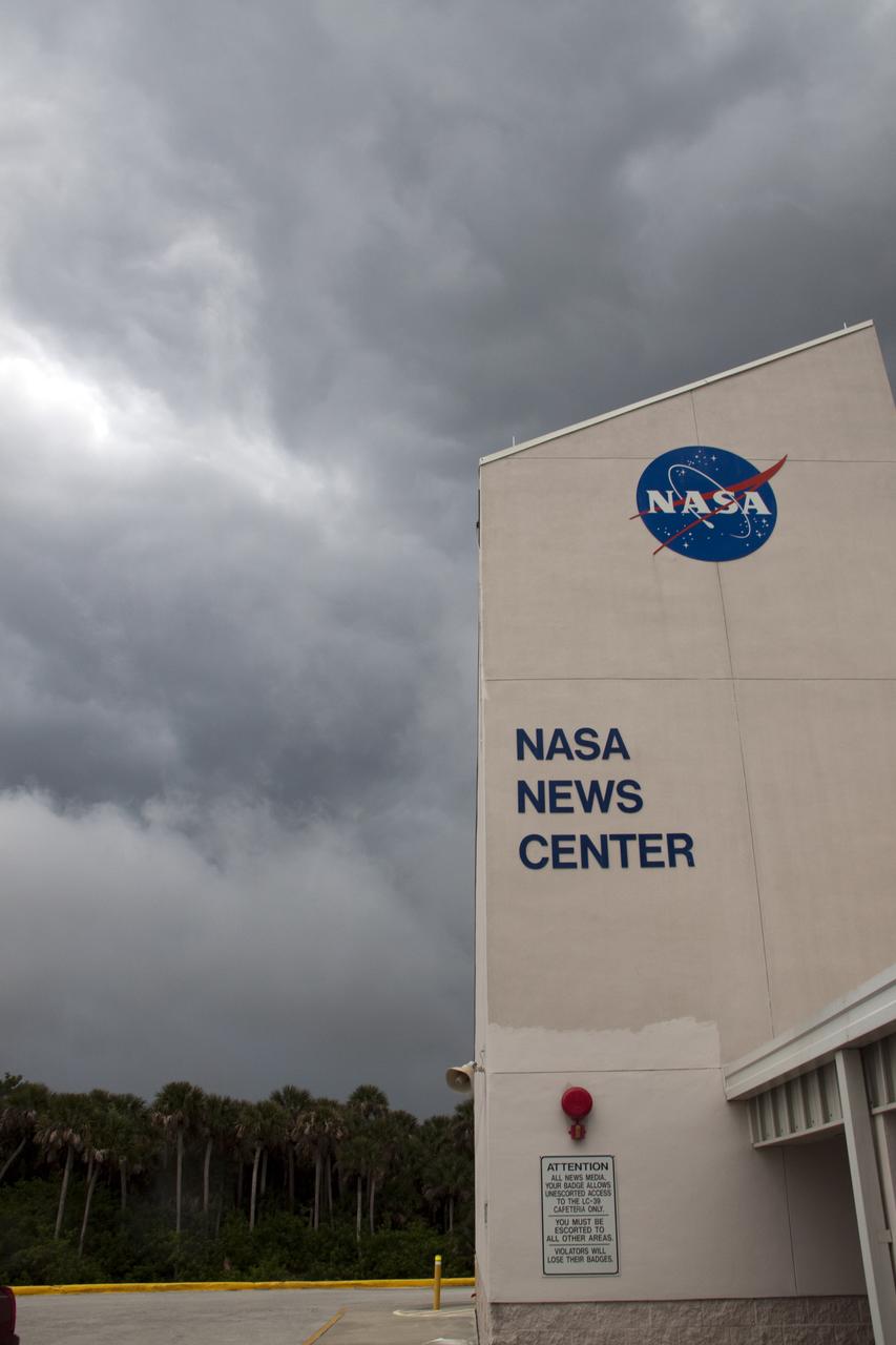 KSC WEATHER - STORMS AT LC39