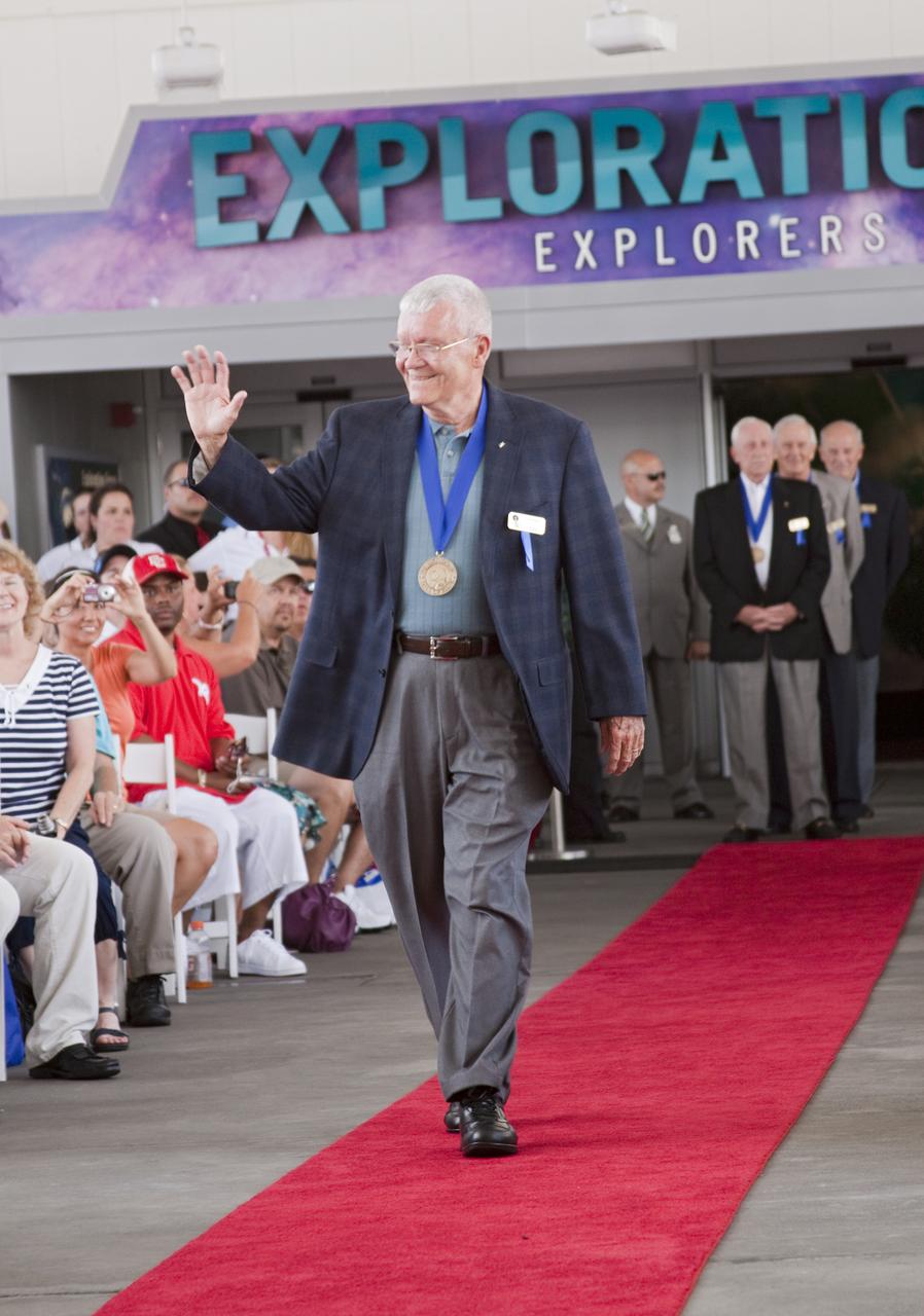 2010 ASTRONAUT HALL OF FAME INDUCTEES