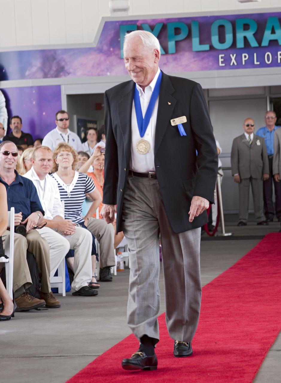 2010 ASTRONAUT HALL OF FAME INDUCTEES