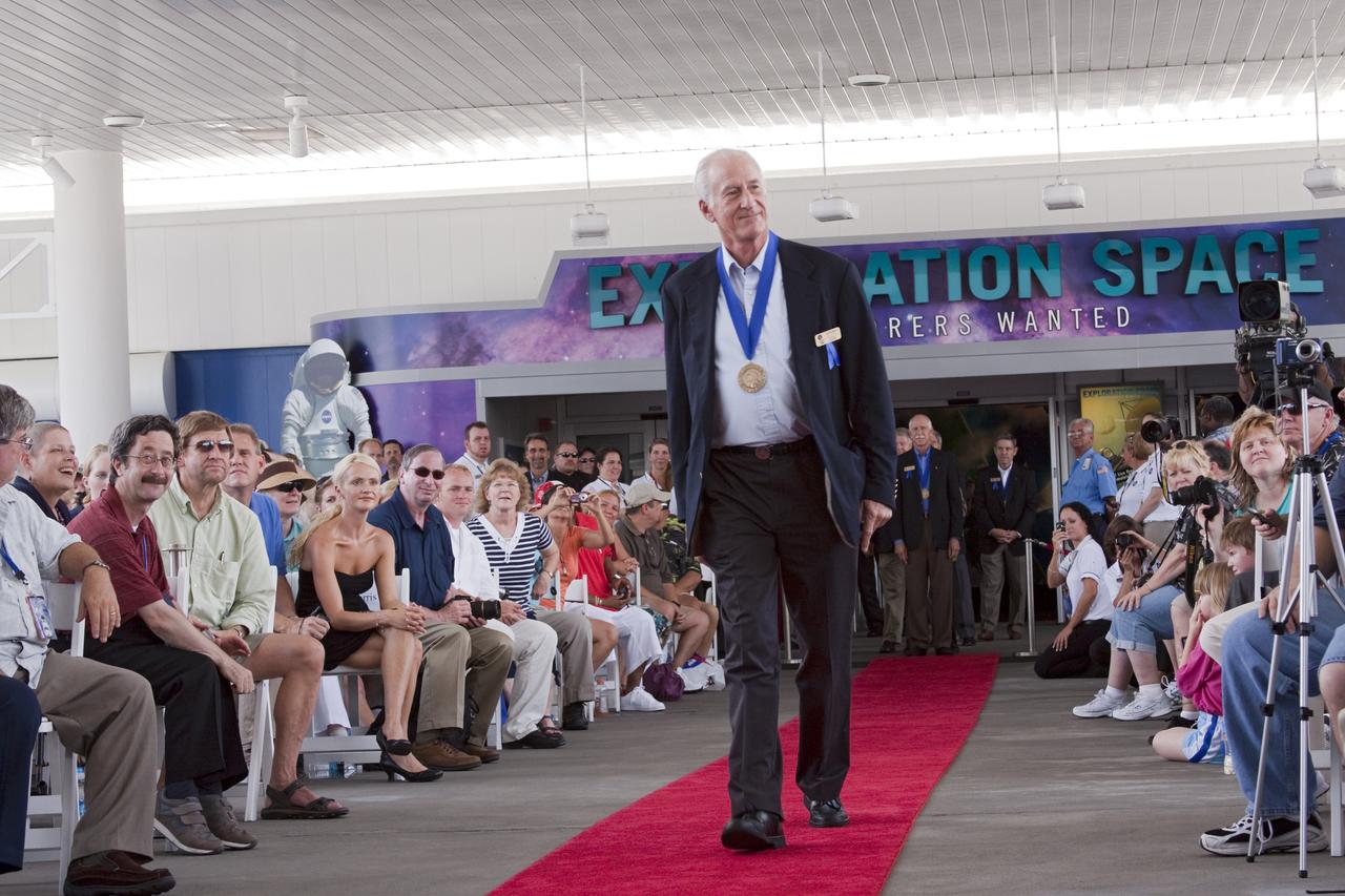 2010 ASTRONAUT HALL OF FAME INDUCTEES