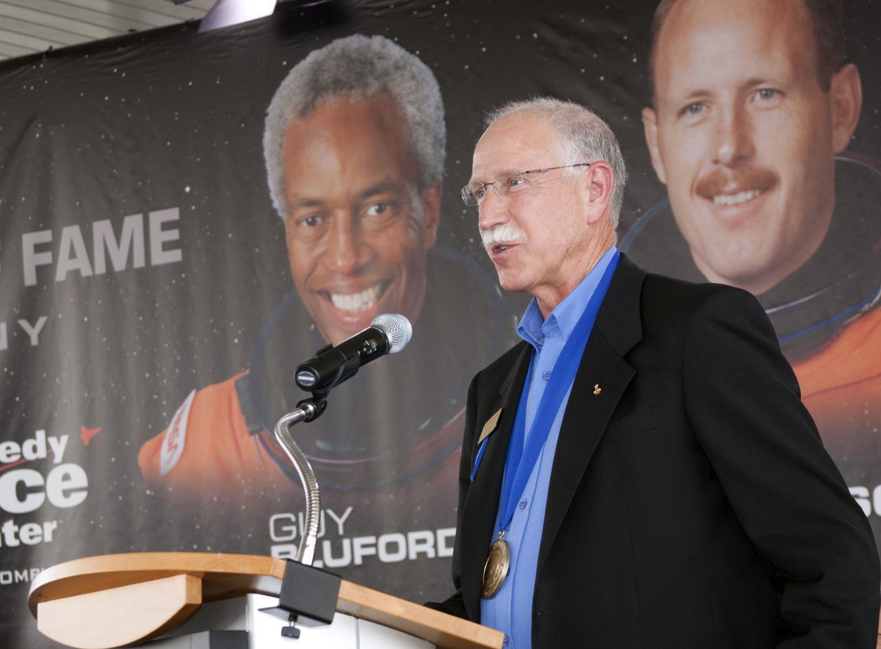 2010 ASTRONAUT HALL OF FAME INDUCTEES