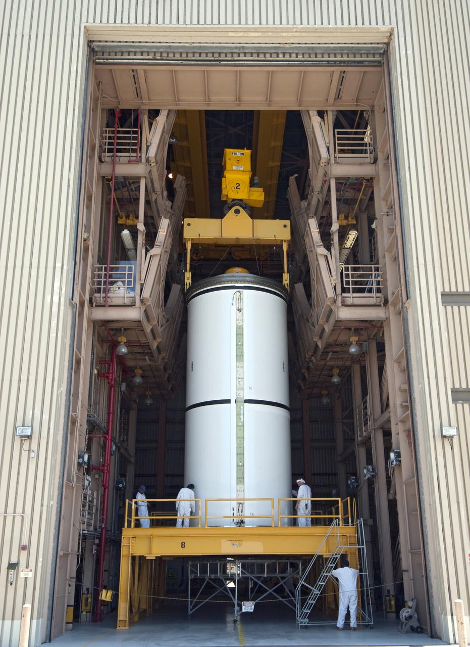 STS-335 LAUNCH ON NEED - SEGMENT LIFT TO VERTICAL AND MOVE TO WORKSTAND