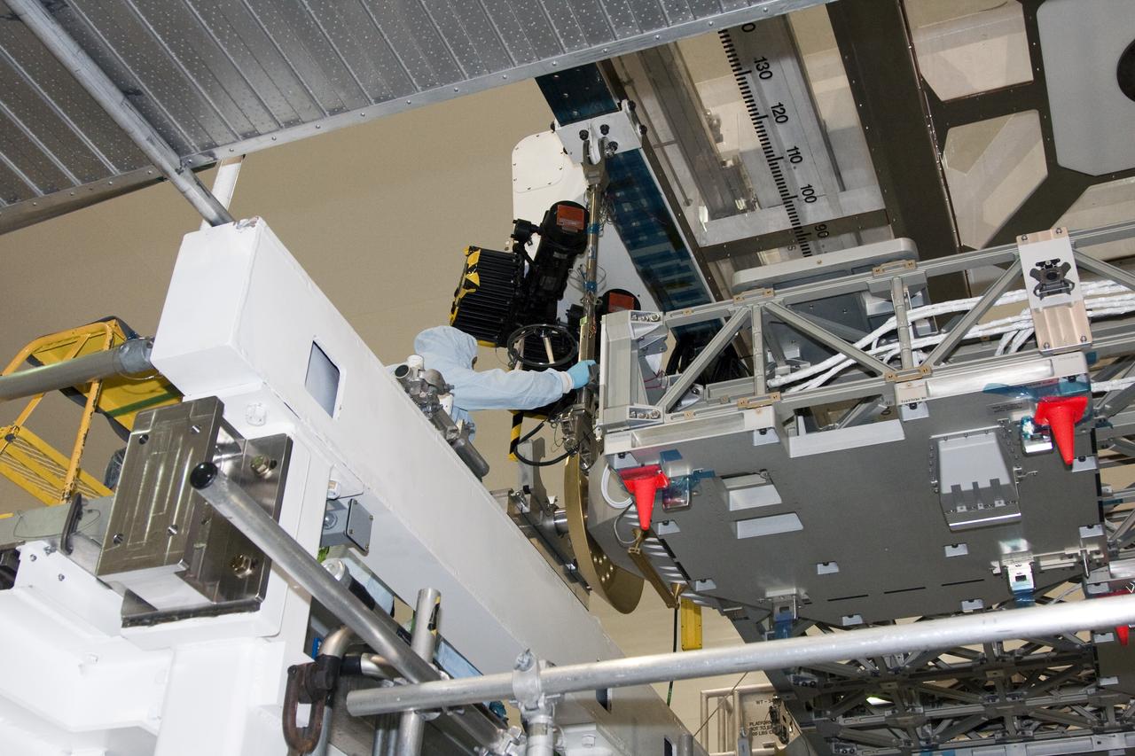 STS-133 ELC PAYLOAD MOVE FROM WORK STAND TO ROTATION STAND