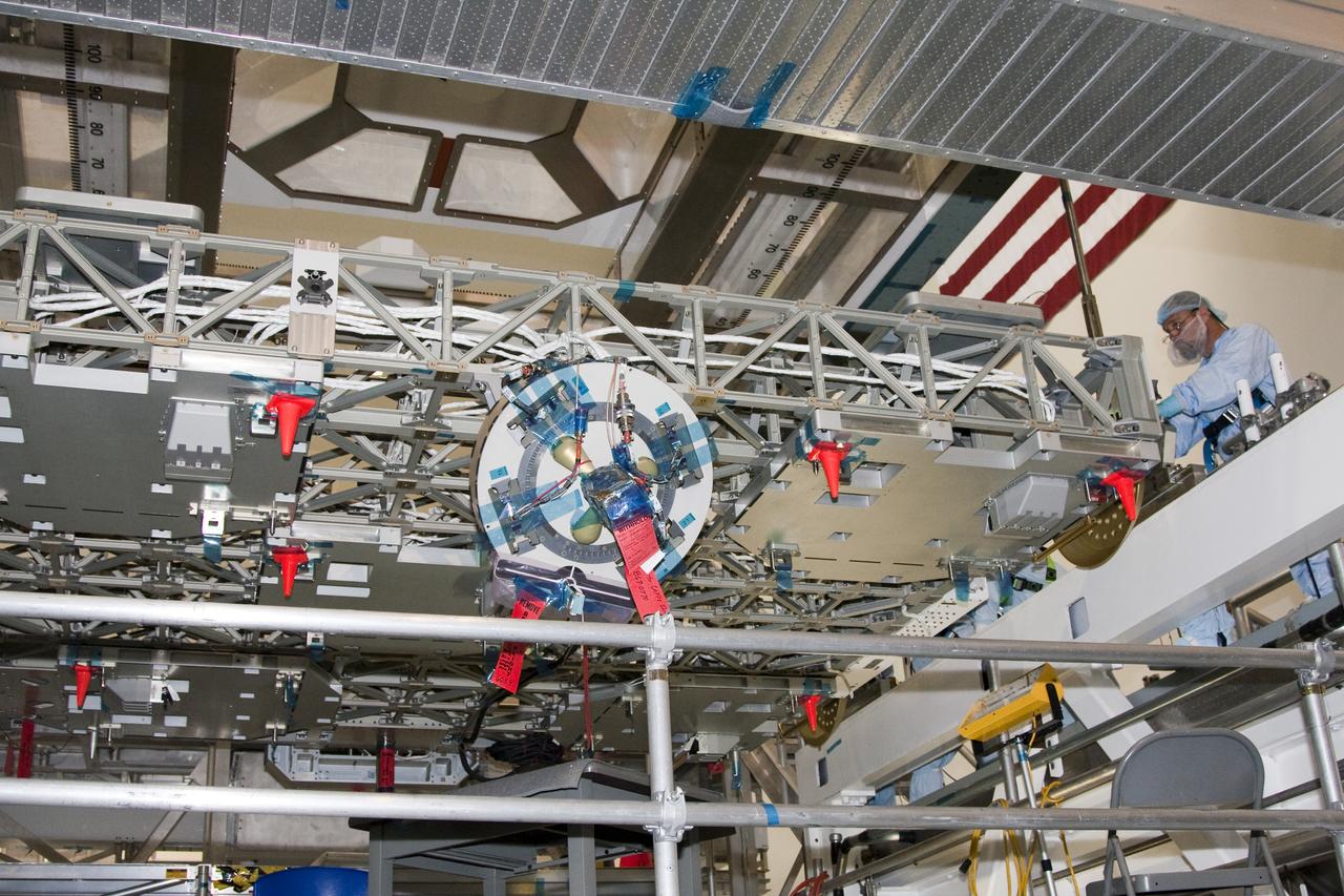 STS-133 ELC PAYLOAD MOVE FROM WORK STAND TO ROTATION STAND