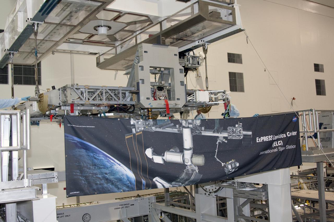 STS-133 ELC PAYLOAD MOVE FROM WORK STAND TO ROTATION STAND