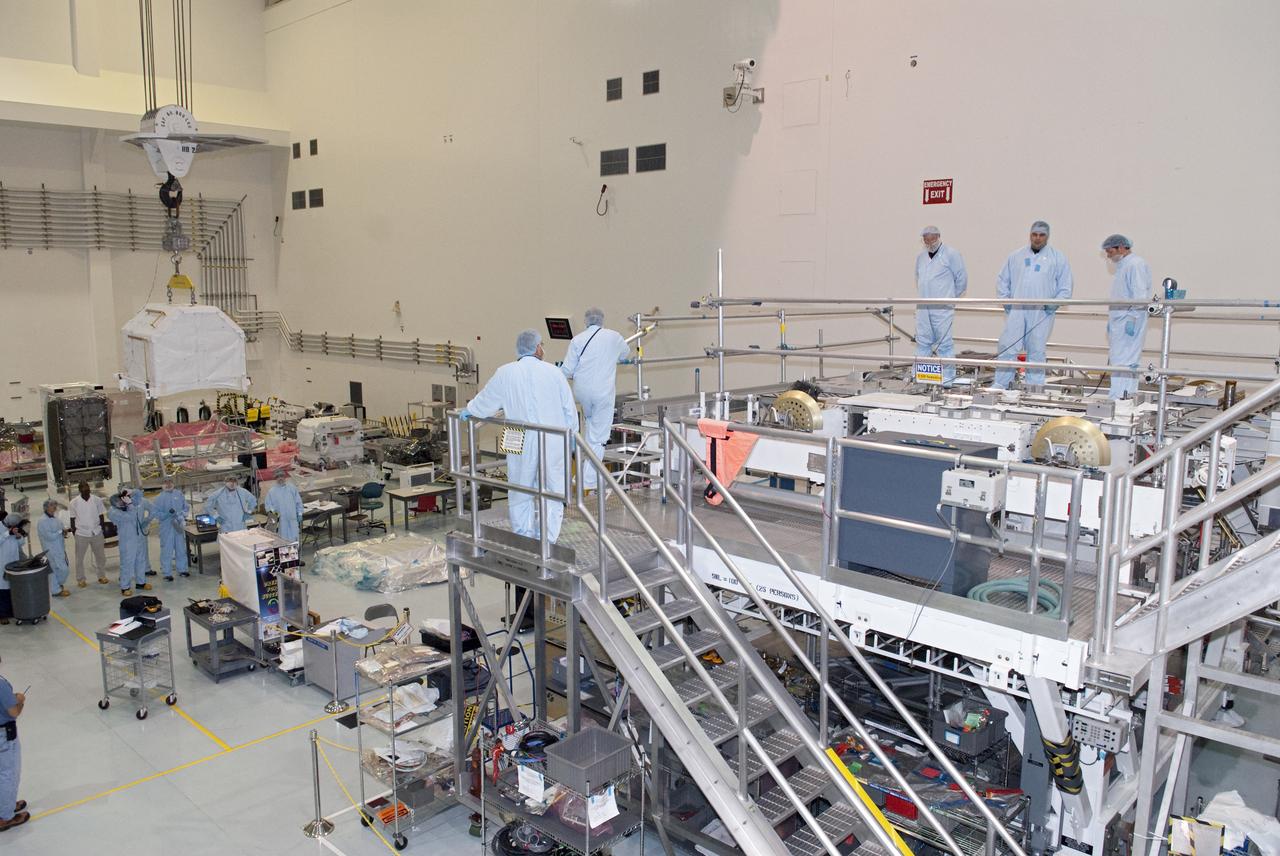 STS-134 HIGH PRESSURE GAS TANK INSTALLATION TO EXPRESS LOGISTICS CARRIER (ELC-3)